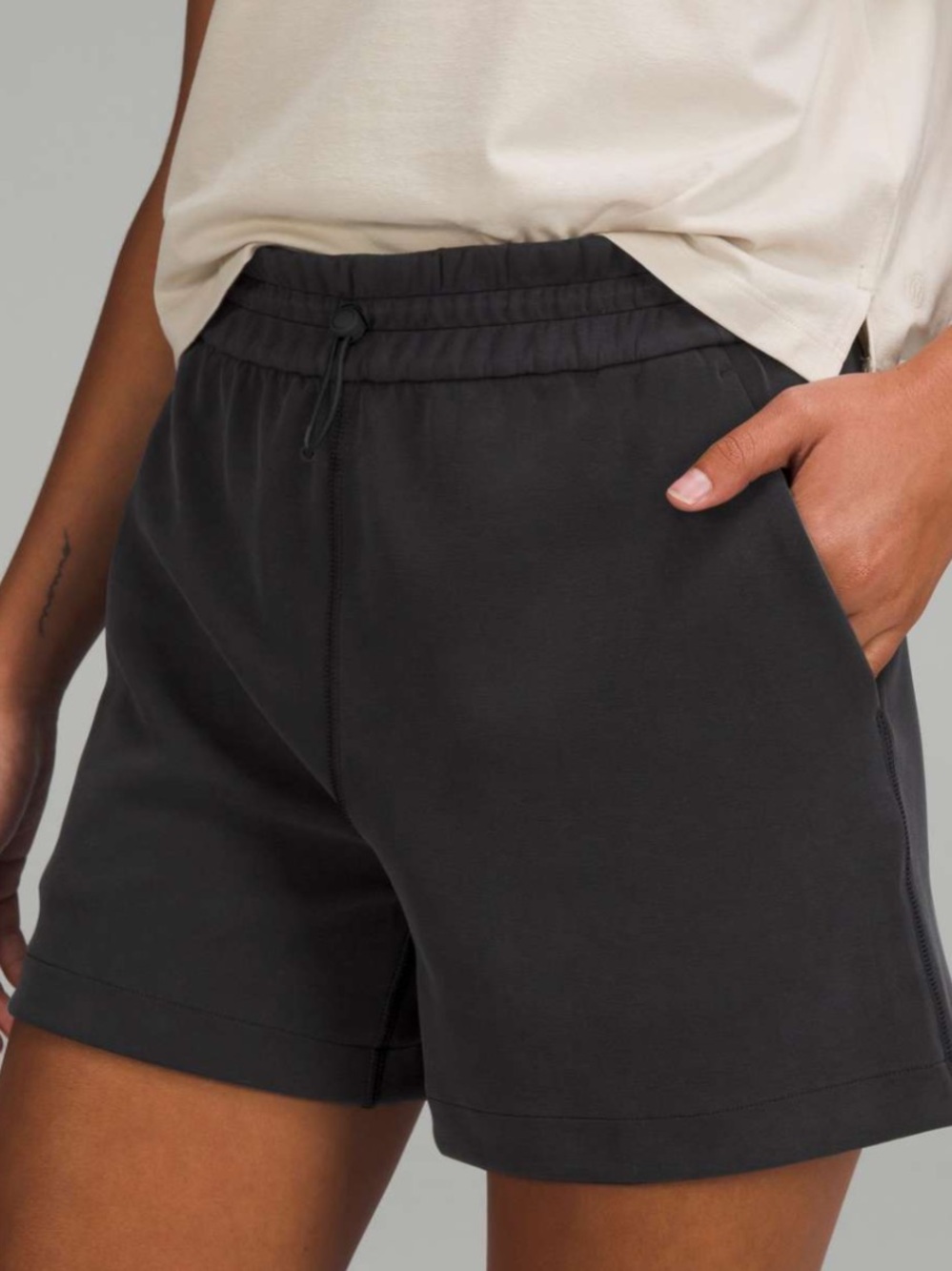 Lululemon Softstreme High-Rise Short 4" Black NWT